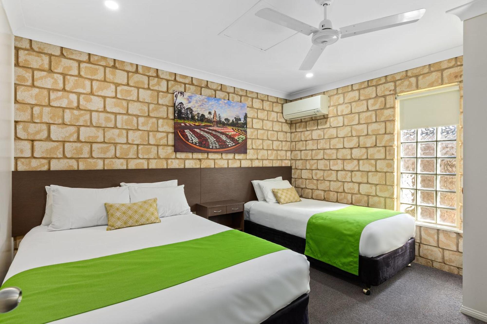 Great Divide Motor Inn Тувумба Номер фото
