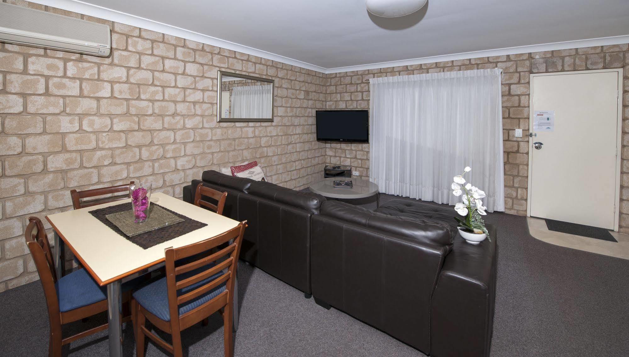 Great Divide Motor Inn Тувумба Экстерьер фото