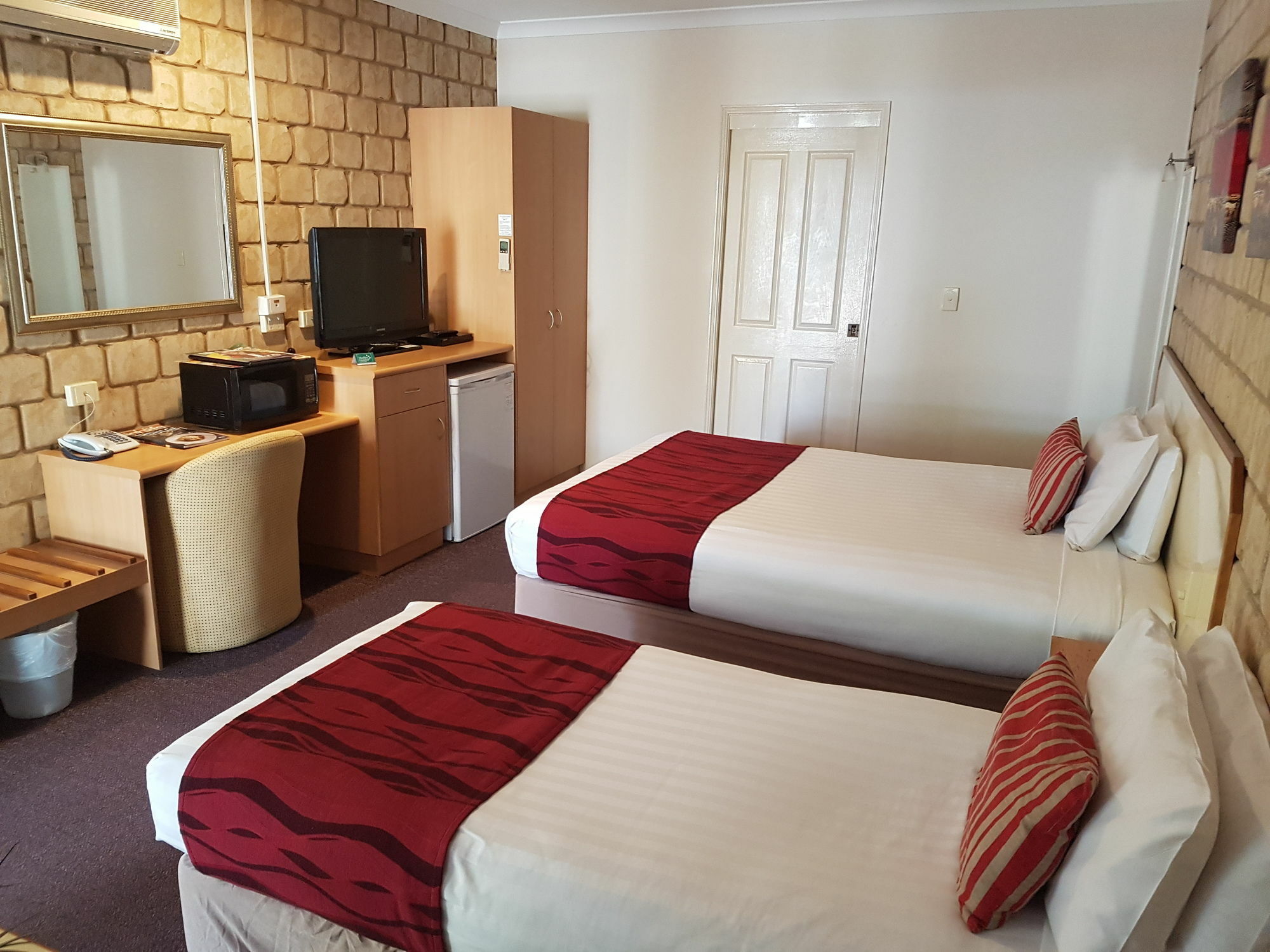 Great Divide Motor Inn Тувумба Экстерьер фото